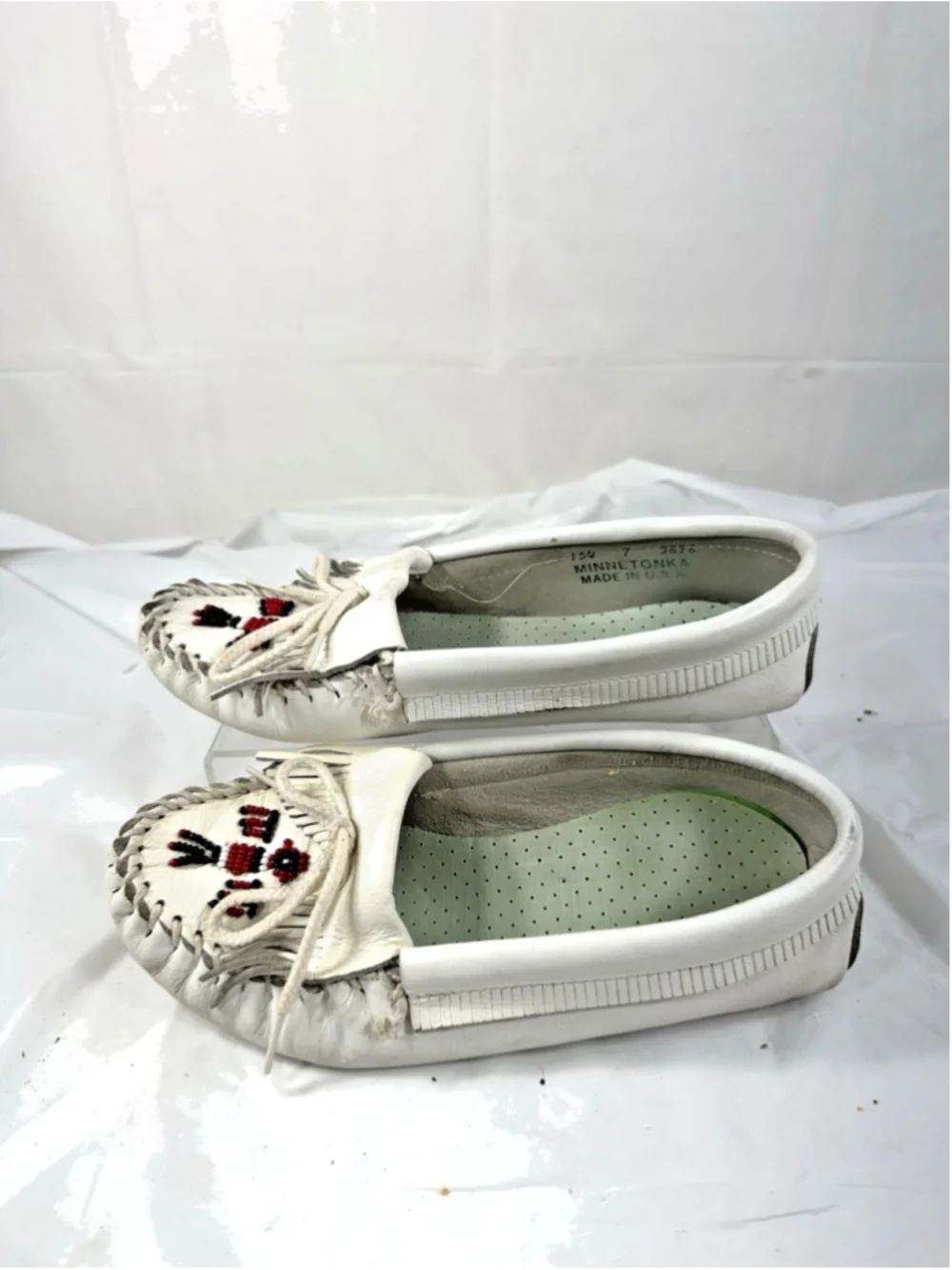 Minnetonka Moccasins White Round Toe Slip On Beaded Firebird Size 7
